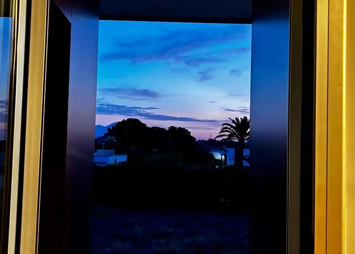 Legendary Lemon Villa